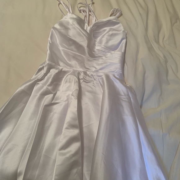 Satin Prom/Wedding/Engagement/Party/Cocktail White Dress, size 4 - Picture 4 of 4